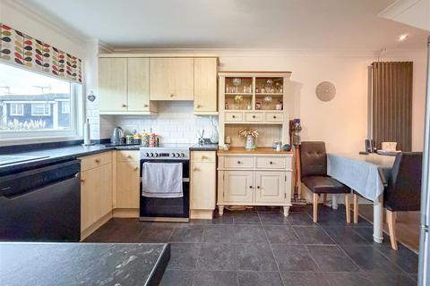 3 bedroom terraced house for sale, Holland Park, Cheveley