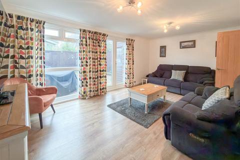 3 bedroom terraced house for sale, Holland Park, Cheveley