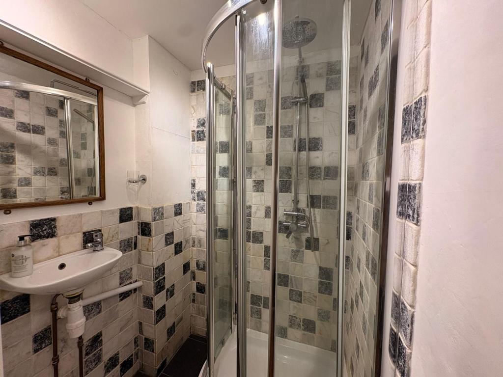 Shower-room 1