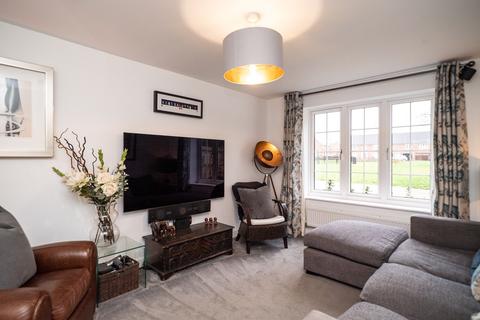 undefined, Bellingham Gardens, Thorn, LU5