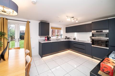 undefined, Bellingham Gardens, Thorn, LU5