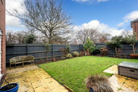 undefined, Bellingham Gardens, Thorn, LU5