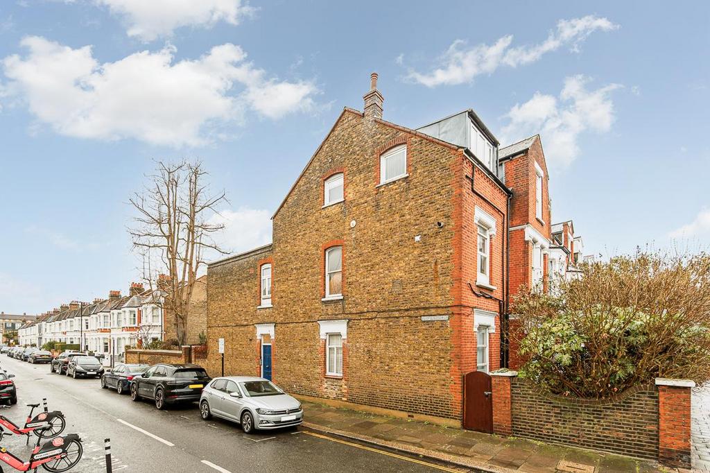 Flat 3, 56 Chiswick Lane-1.jpg