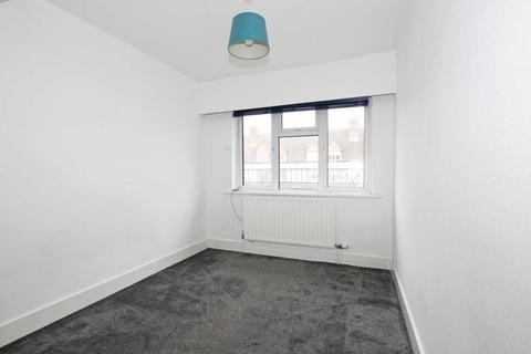 2 bedroom flat to rent, Richmond Road, Kingston Upon Thames KT2