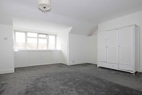 2 bedroom flat to rent, Richmond Road, Kingston Upon Thames KT2