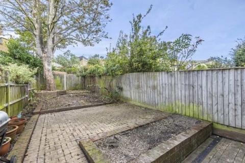2 bedroom flat to rent, Elmwood Road, London SE24