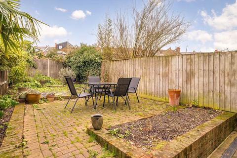 2 bedroom flat to rent, Elmwood Road, London SE24