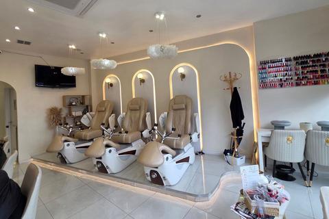 Mixed use for sale, 6 Onslow Parade, Hampden Square, Southgate, London, N14 5JN