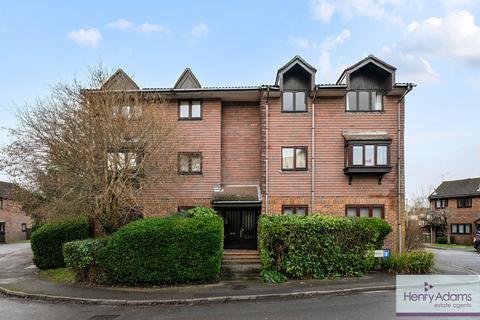 2 bedroom flat for sale, Longmead, Liss, GU33
