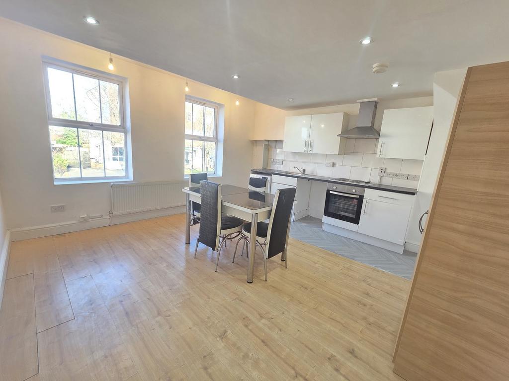 Lounge/Kitchen