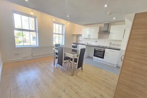 2 bedroom flat to rent, High Street, Thornton Heath, Surrey. CR7 8RY