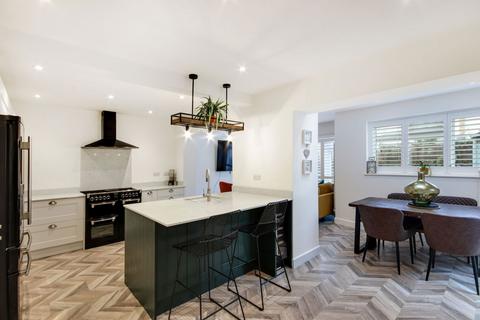 3 bedroom semi-detached house for sale - Harold Road, Dartford, Kent, DA2 7SA