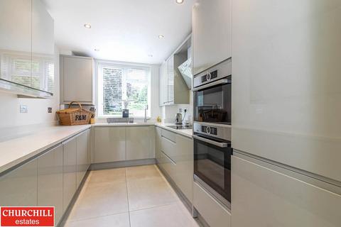 3 bedroom flat for sale, Dalefield, Roebuck Lane