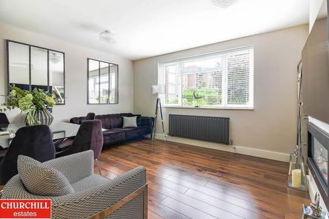 3 bedroom flat for sale, Dalefield, Roebuck Lane