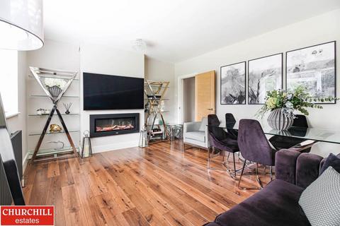 3 bedroom flat for sale, Dalefield, Roebuck Lane