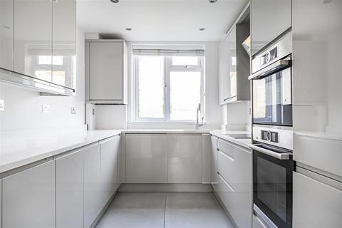 3 bedroom flat for sale, Dalefield, Roebuck Lane