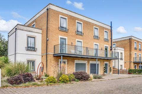 5 bedroom semi-detached house for sale, Boundary Way, Shoeburyness Garrison SS3