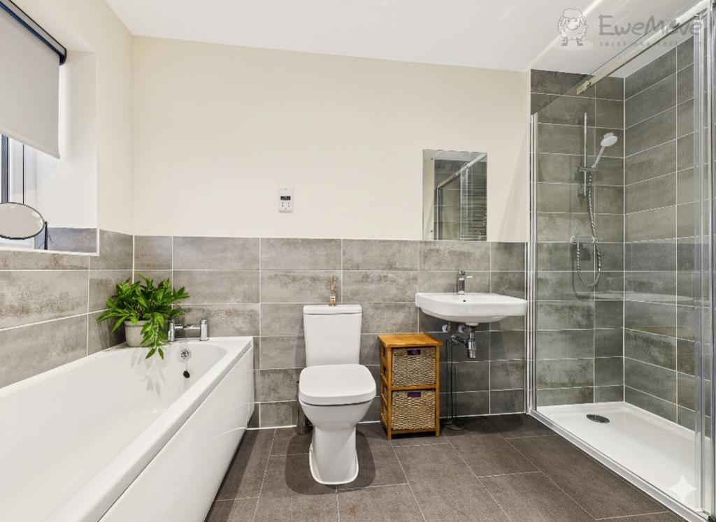 Ewemove south molton   master en suite