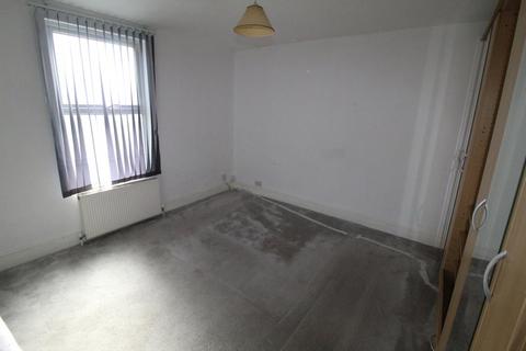 1 bedroom in a house share to rent, Mead Road, London, HA8