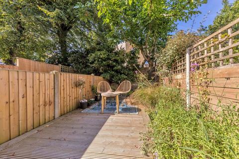 3 bedroom flat for sale, Mexfield Road, London SW15
