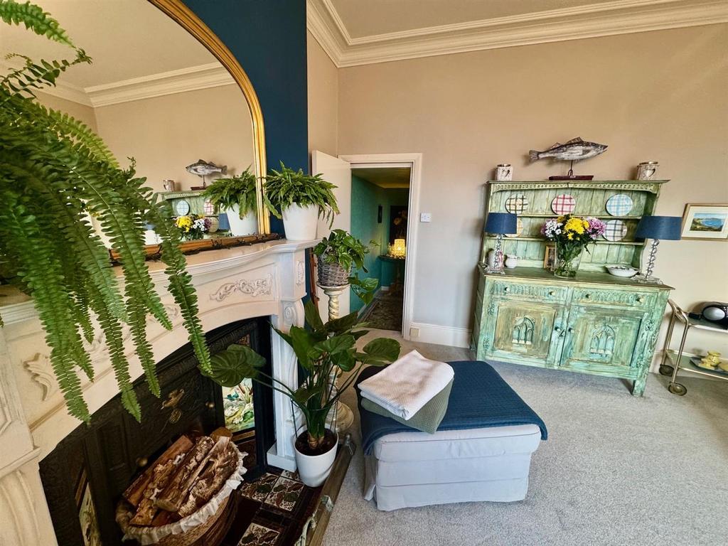 Lounge - Hallway.jpg