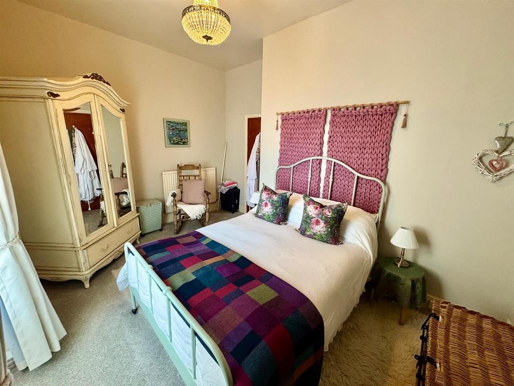 Bedroom 1b.jpg