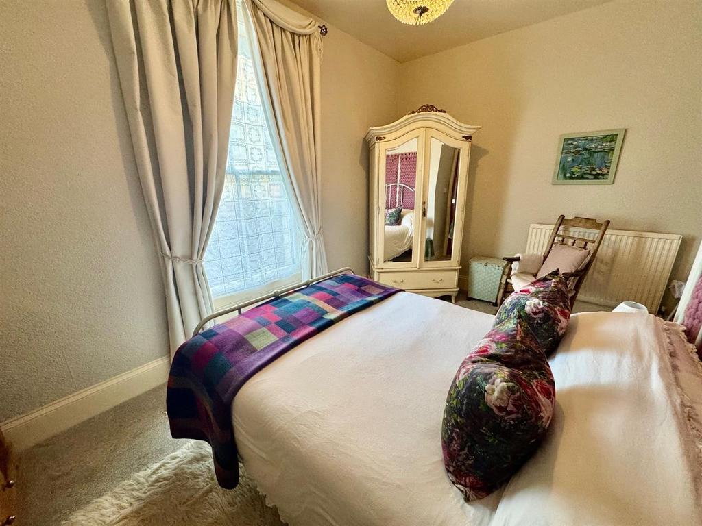 Bedroom 1c.jpg
