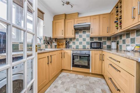 2 bedroom semi-detached bungalow for sale, Wheatlands Crescent, Hayling Island PO11