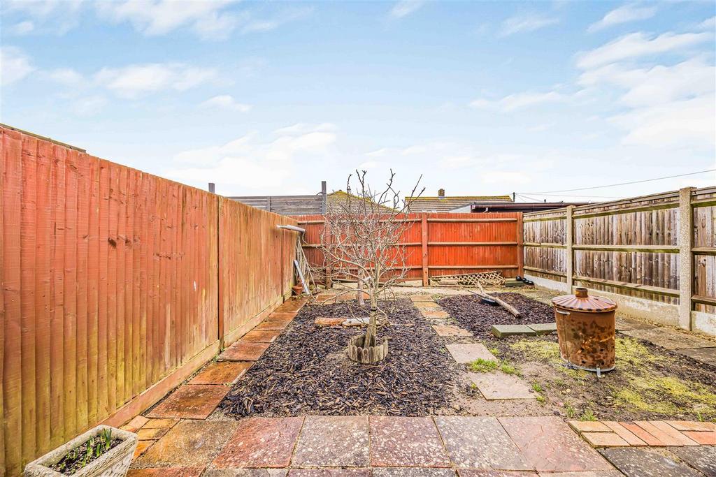 2a Wheatlands Crescent, Hayling Island-Small-Porti