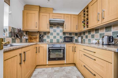 2 bedroom semi-detached bungalow for sale, Wheatlands Crescent, Hayling Island PO11