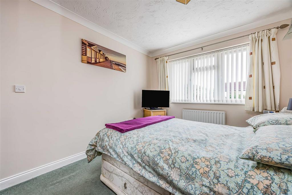 2a Wheatlands Crescent, Hayling Island-Small-Porti