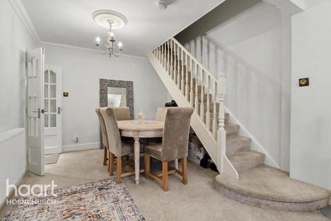 3 bedroom chalet for sale, Kenilworth Gardens, Hornchurch