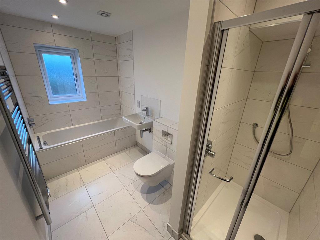 Plot 6 Bathroom