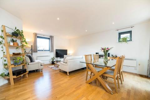 2 bedroom flat for sale, Cable Street, London E1W
