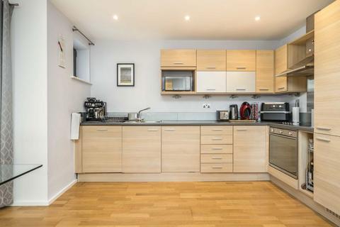 2 bedroom flat for sale, Cable Street, London E1W