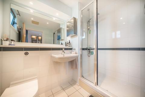2 bedroom flat for sale, Cable Street, London E1W
