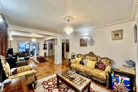 4 bedroom semi-detached house for sale, Heath Road, Hounslow TW3