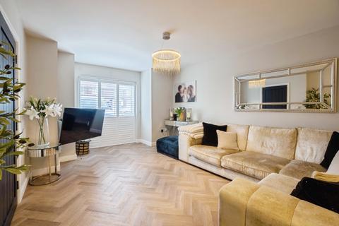 4 bedroom end of terrace house for sale, Cranleigh Drive, Sale, Greater Manchester, M33