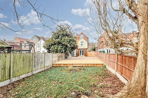 4 bedroom end of terrace house for sale, Vale Road, Colwick, Nottingham