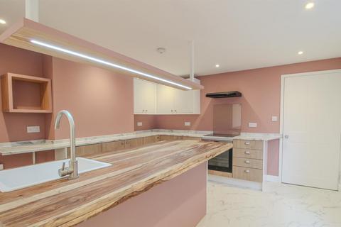 4 bedroom end of terrace house for sale, Vale Road, Colwick, Nottingham