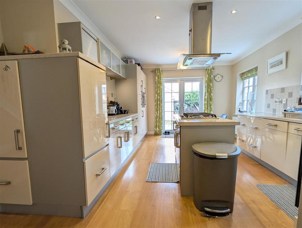 Dining kitchen
