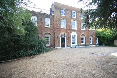 2 bedroom flat to rent, Lloyds Place