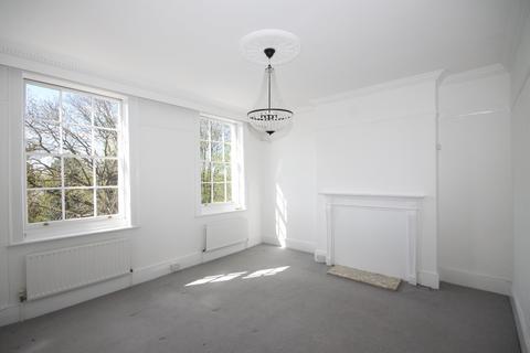2 bedroom flat to rent, Lloyds Place