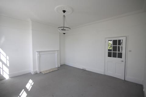 2 bedroom flat to rent, Lloyds Place