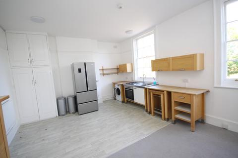 2 bedroom flat to rent, Lloyds Place