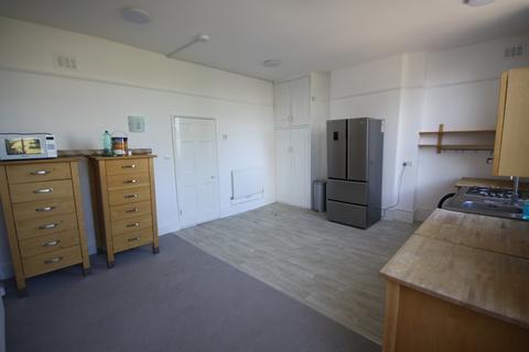 2 bedroom flat to rent, Lloyds Place