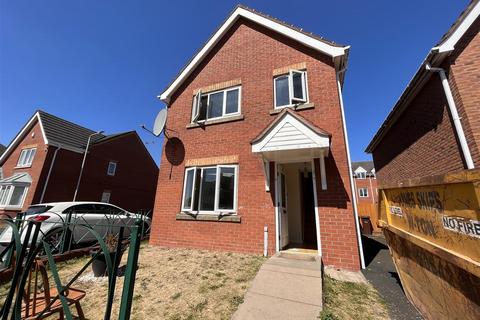 3 bedroom detached house to rent, Barbel Drive, Wolverhampton