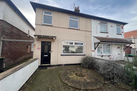 3 bedroom semi-detached house to rent, Kingsmede,  Blackpool, FY4
