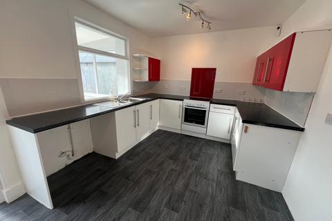 3 bedroom semi-detached house to rent, Kingsmede,  Blackpool, FY4