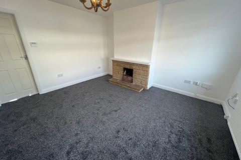 3 bedroom semi-detached house to rent, Kingsmede,  Blackpool, FY4